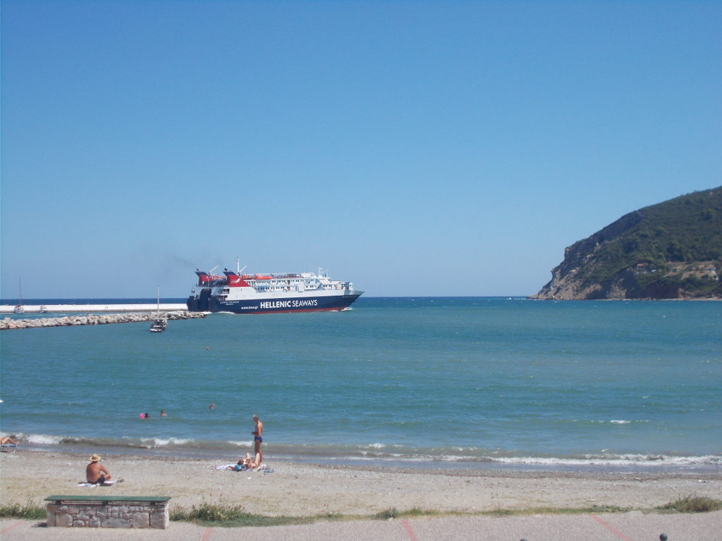 Skopelos: The ferry to Alonnisos departs - Σκόπελος: Η αναχώρηση του πλοίου στην Αλόννησο