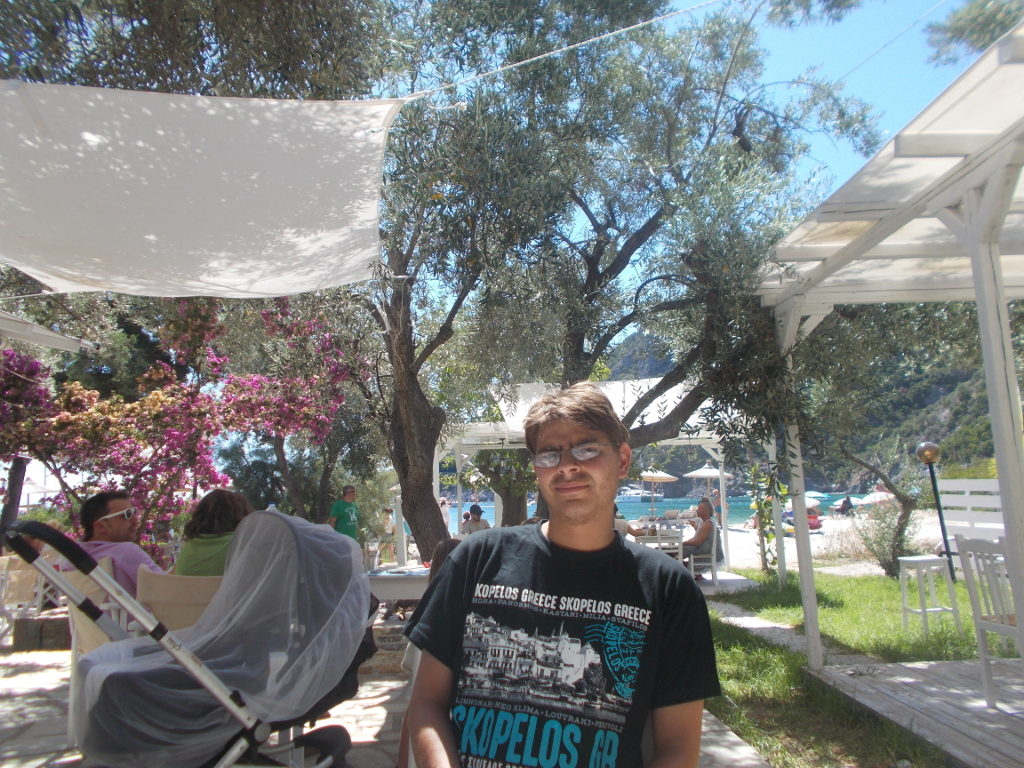 Someone parked their pram in front of our view of the trees - Κάποιος έβαλε το καρότσι τους μπροστά 